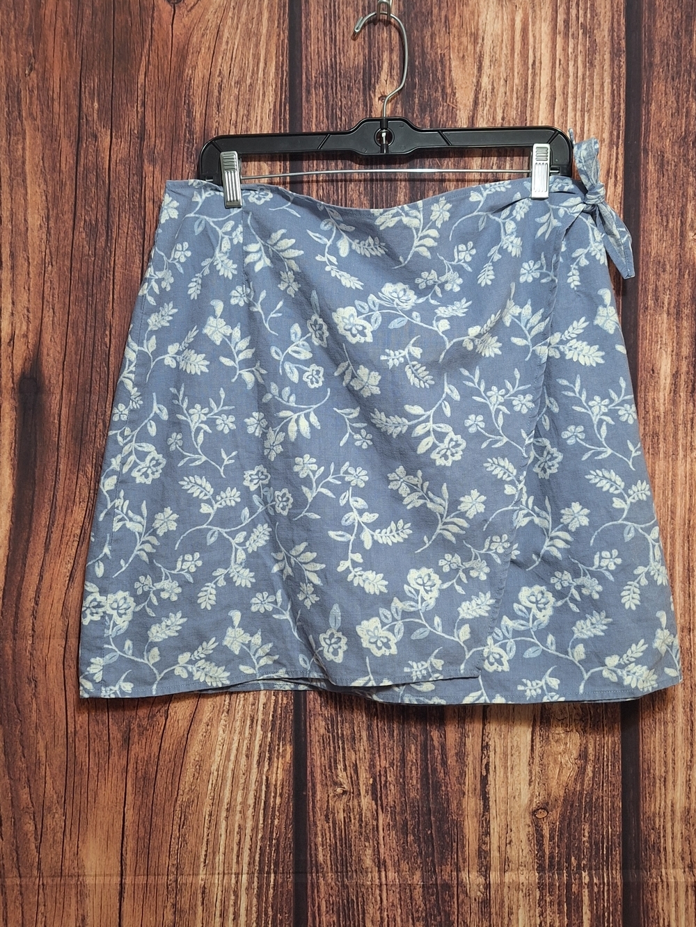 Woolrich Blue and White Floral Wrap Mini Skirt Size Medium